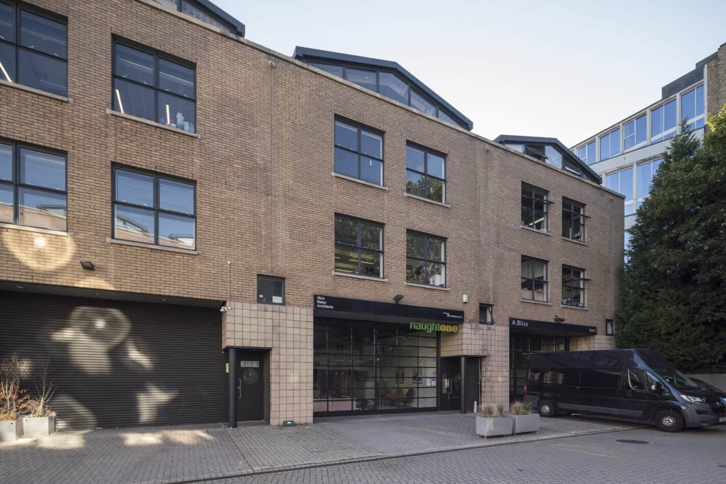 6 Baker's Yard EC1R 3DD Susskind